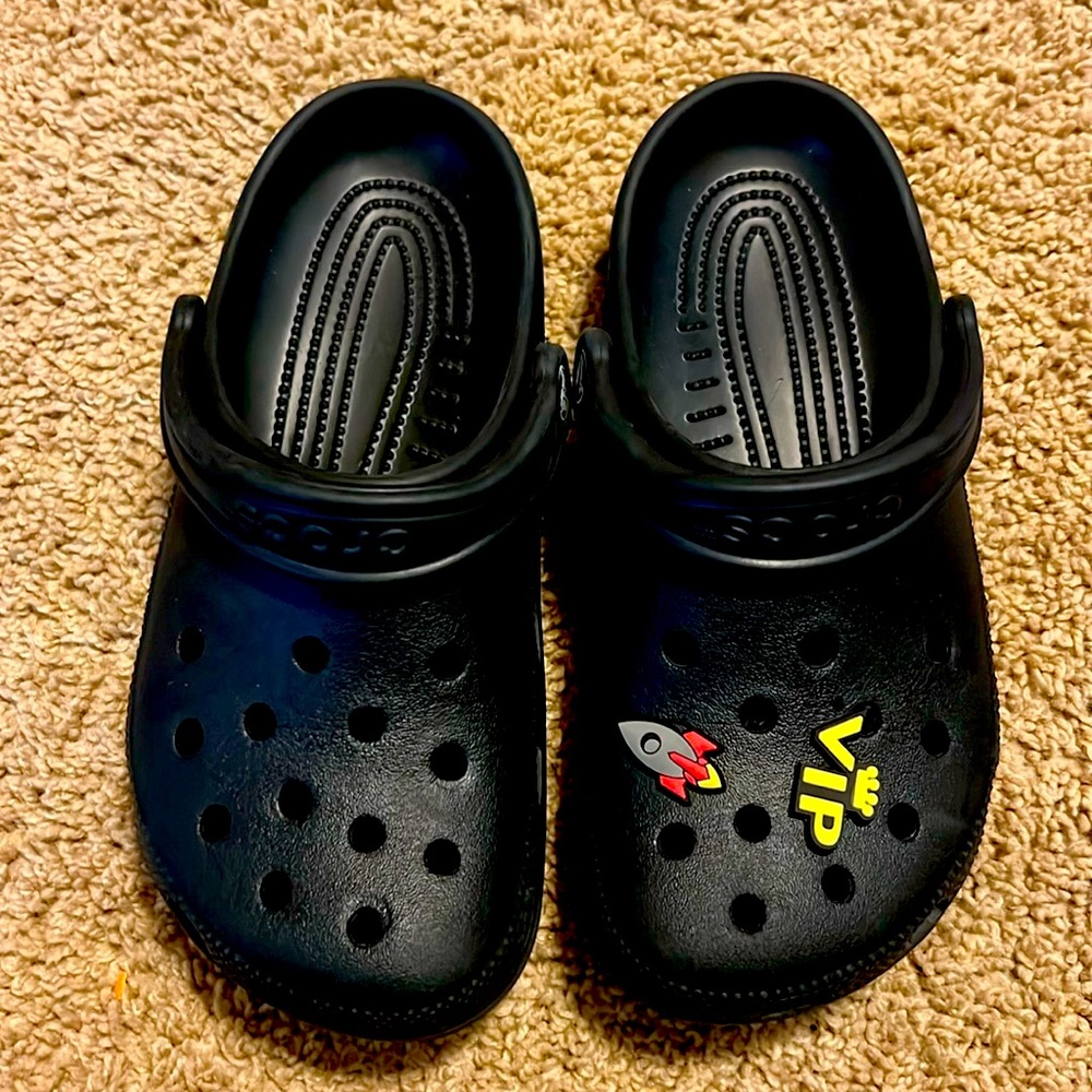 Black Crocs